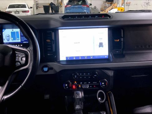 Used 2023 Ford Bronco Badlands image 6