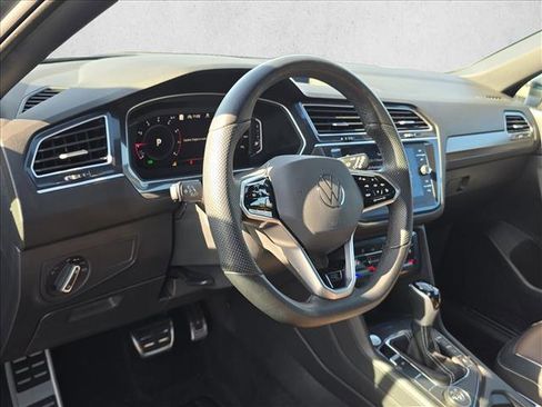 Used 2024 Volkswagen Tiguan SEL R-Line image 9