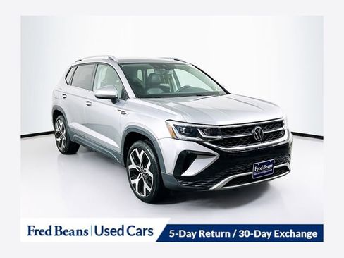 Used 2022 Volkswagen Taos SEL image 1