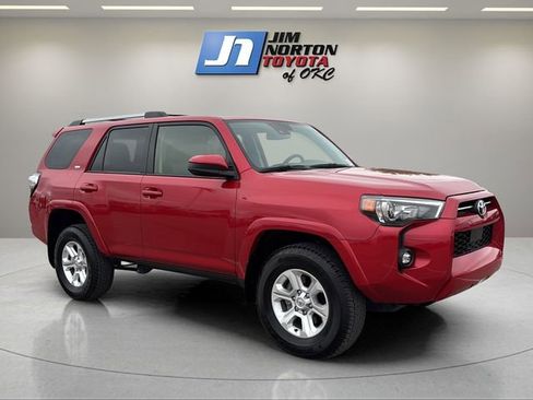 Used 2024 Toyota 4Runner SR5 AWD/4WD image 3