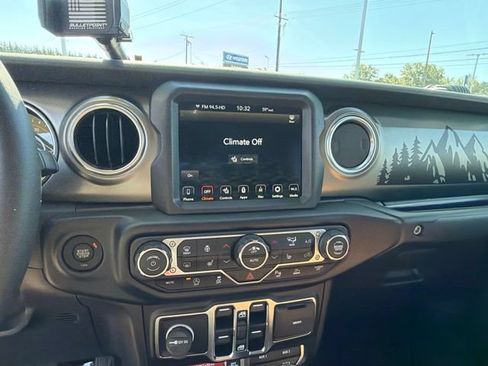 Used 2023 Jeep Gladiator Rubicon AWD/4WD image 27