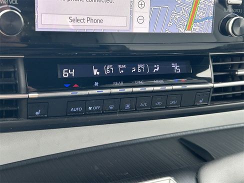 Used 2022 Toyota Sienna XSE image 37