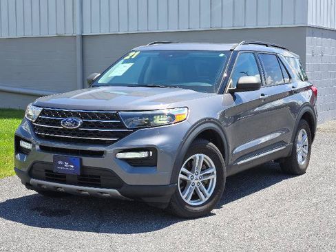 Certified 2021 Ford Explorer XLT w/ Equipment Group 202A AWD/4WD image 1