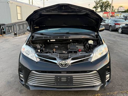 Used 2019 Toyota Sienna XLE FWD image 54