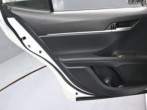 Used 2023 Toyota Camry SE image 31