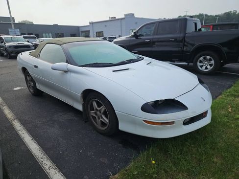 Used 1997 Chevrolet Camaro LT w/ Preferred Equipment Group 2 RWD image 3