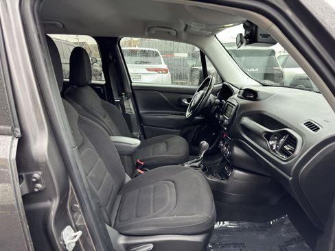 Used 2017 Jeep Renegade Altitude image 39