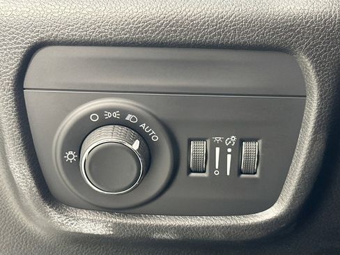 Used 2023 Jeep Grand Cherokee L Laredo image 10