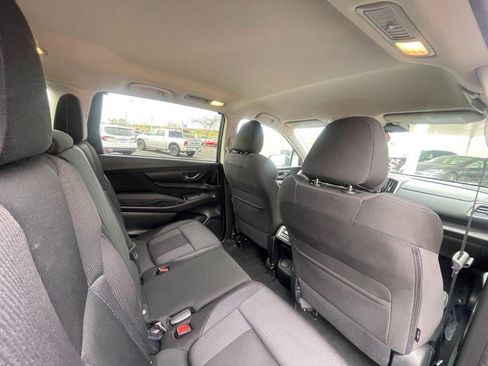 Used 2024 Subaru Ascent Premium w/ Convenience Package image 15