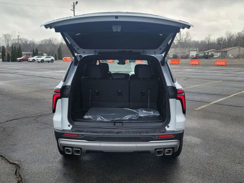 New 2026 Chevrolet Traverse Z71 w/ Enhanced Driving Package image 11