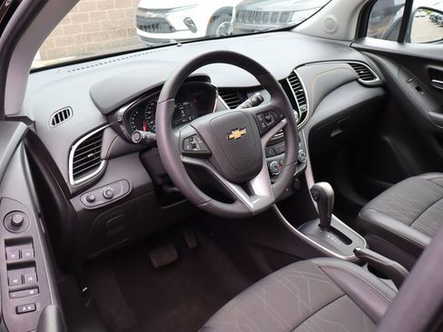 Used 2022 Chevrolet Trax LT w/ LT Convenience Package AWD/4WD image 10