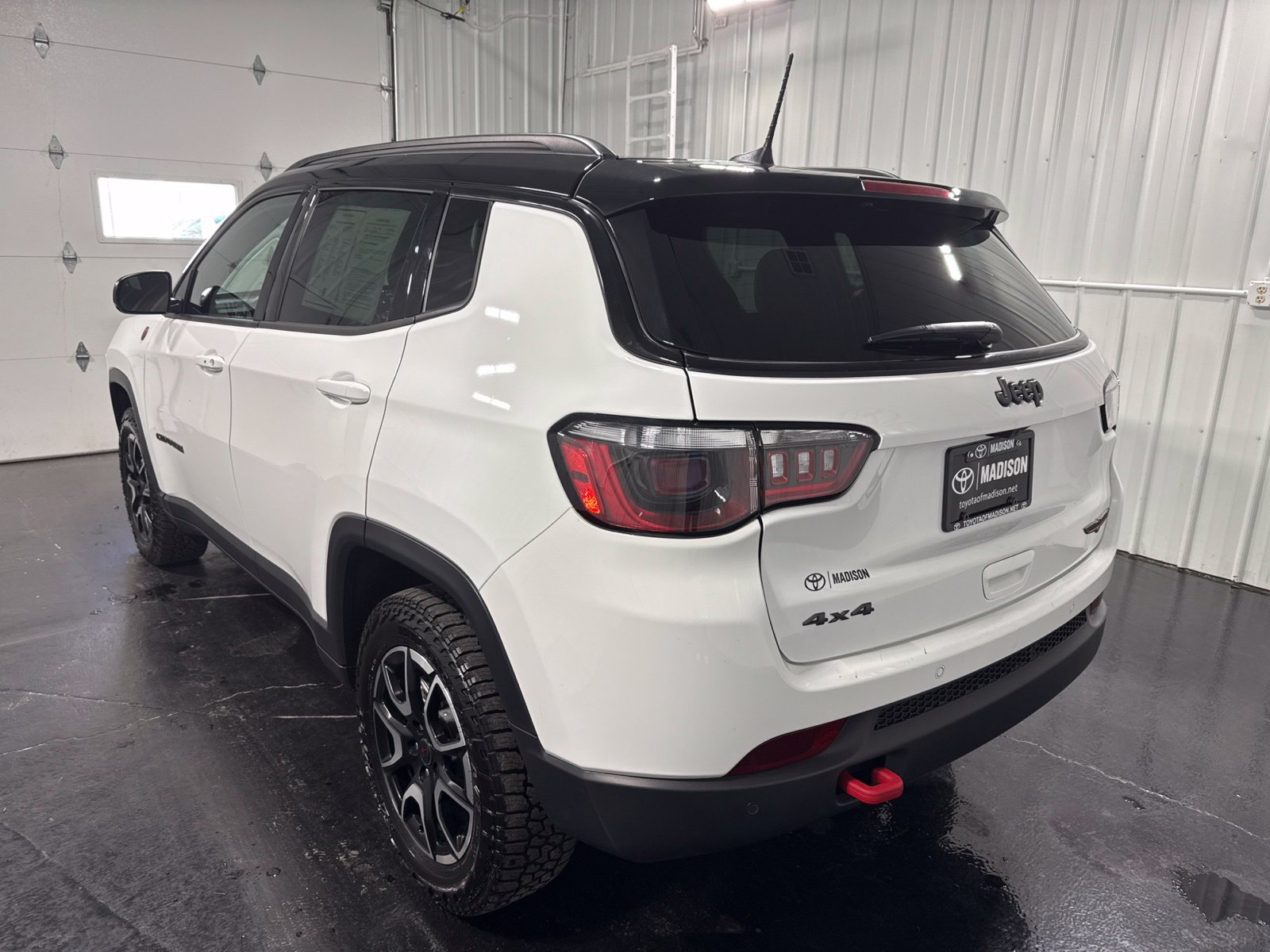 Used 2026 Jeep Compass Trailhawk AWD/4WD image 3