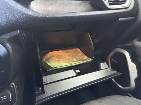 Used 2020 Jeep Renegade Latitude w/ UConnect 8.4 Nav Group image 25