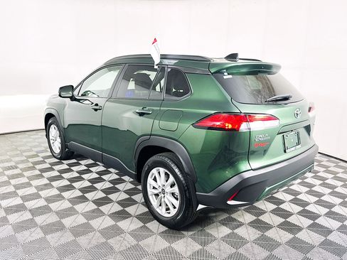 Used 2025 Toyota Corolla Cross LE image 5