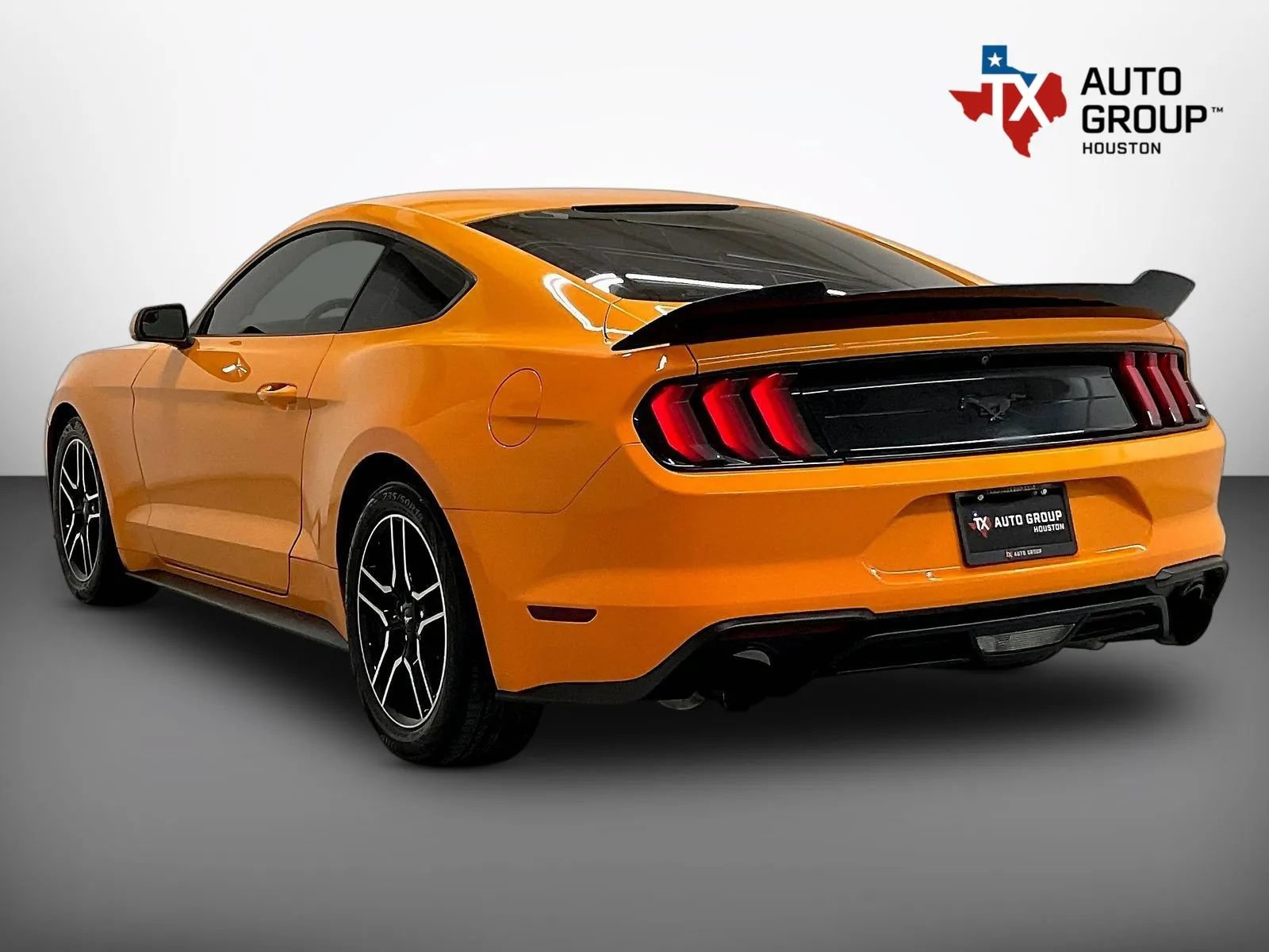Used 2018 Ford Mustang Coupe RWD image 3