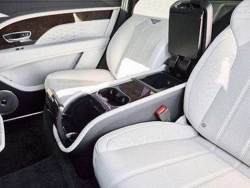 Used 2023 Bentley Bentayga Extended Wheelbase image 52