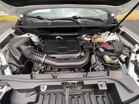 Used 2023 GMC Acadia SLE w/ Driver Convenience Package FWD image 10