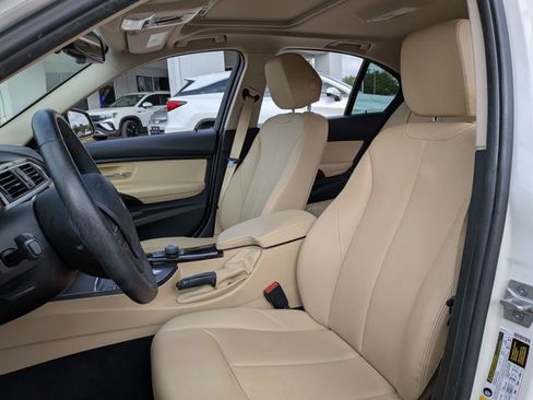 Used 2017 BMW 320i Sedan RWD image 14