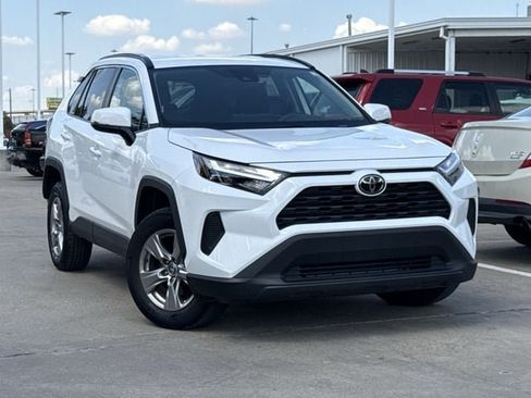 Used 2025 Toyota RAV4 XLE FWD image 2