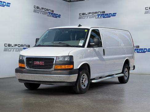 Used 2024 GMC Savana 2500 w/ Driver Convenience Package image 9