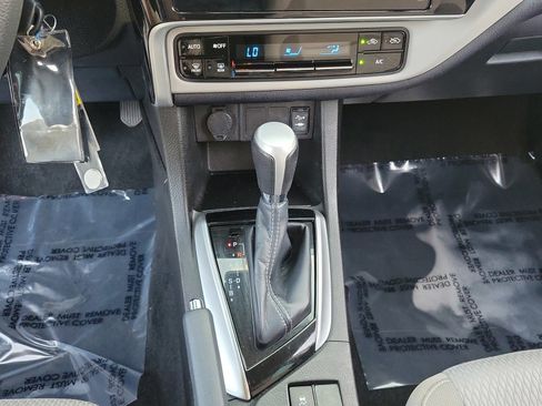 Used 2019 Toyota Corolla LE image 22