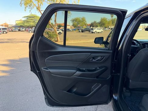 Used 2023 Chevrolet Traverse LT image 25
