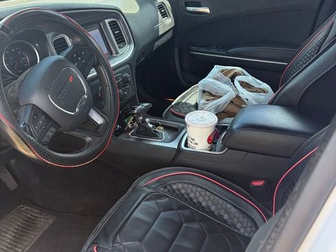 Used 2019 Dodge Charger SXT RWD image 12
