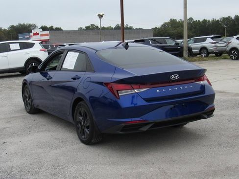 Used 2022 Hyundai Elantra SEL image 5