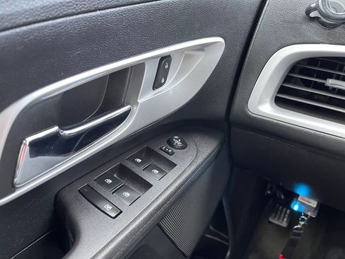 Used 2017 Chevrolet Equinox Premier w/ Enhanced Convenience Package FWD image 11
