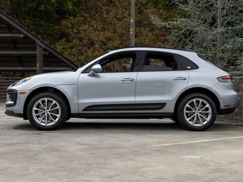 Certified 2026 Porsche Macan AWD/4WD image 2