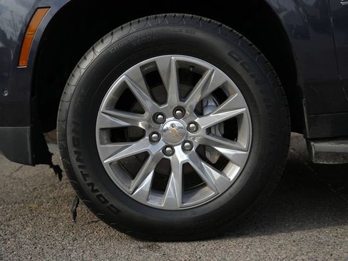 Used 2025 Chevrolet Suburban Premier AWD/4WD image 13