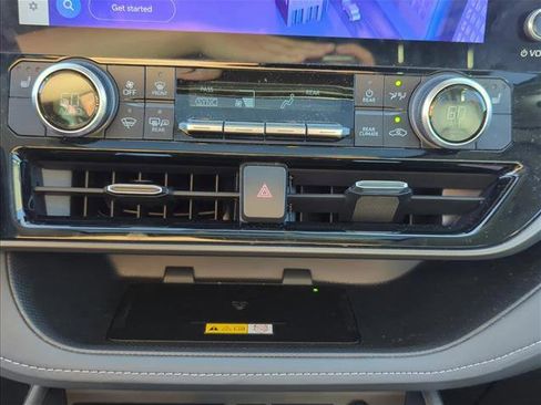 Used 2023 Toyota Highlander XLE image 21