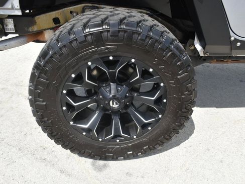Used 2016 Jeep Wrangler Unlimited Rubicon AWD/4WD image 18