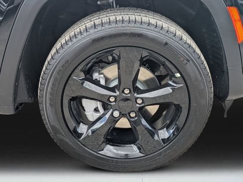 New 2025 Jeep Grand Cherokee Limited w/ Black Appearance Package image 9