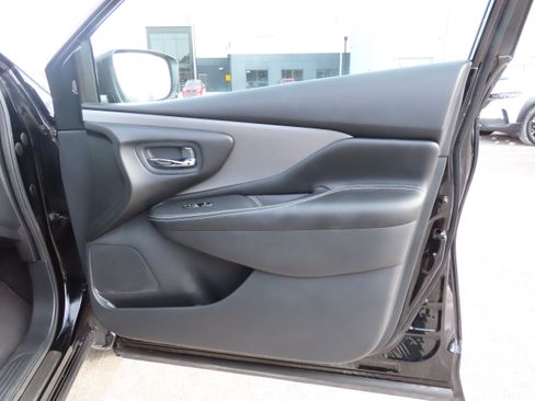 Used 2024 Nissan Murano SV w/ SV Midnight Edition Package image 9