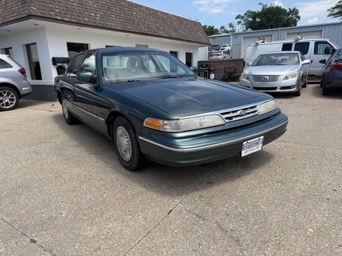 Used 1995 Ford Crown Victoria RWD image 7