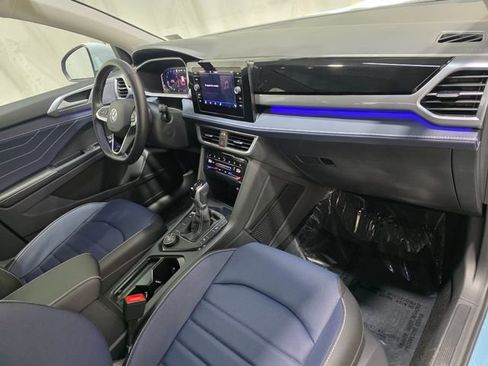 Used 2025 Volkswagen Taos SEL image 35