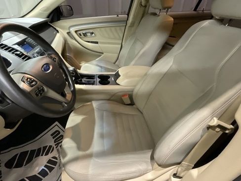 Used 2016 Ford Taurus SE image 10