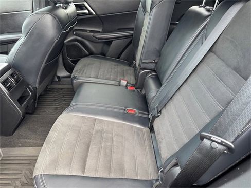 Used 2024 Mitsubishi Outlander SE Black Edition image 13