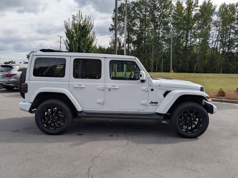 Used 2021 Jeep Wrangler Unlimited Sahara image 2