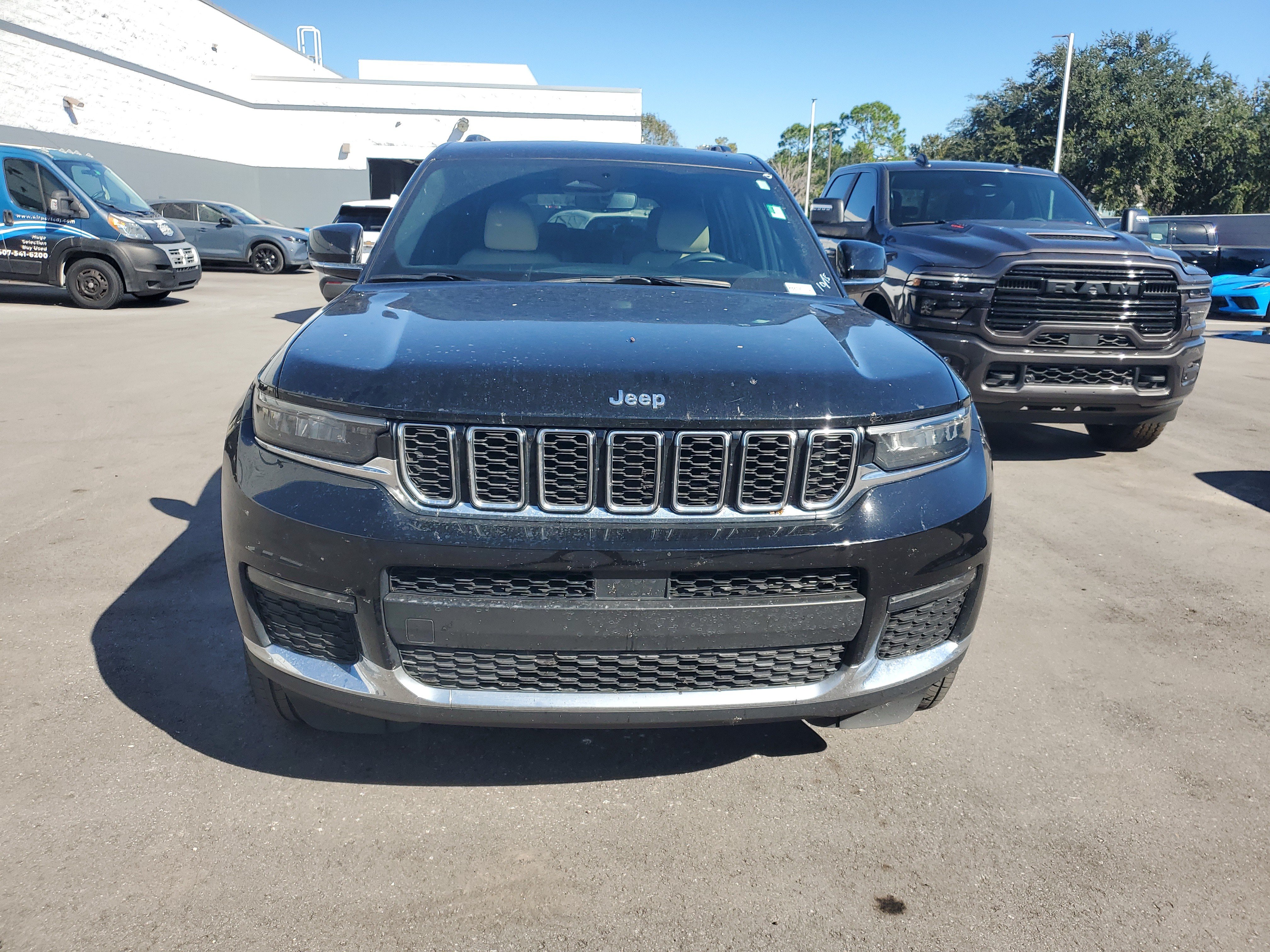 Used 2023 Jeep Grand Cherokee L Limited RWD image 3