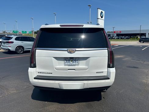 Used 2018 Cadillac Escalade Platinum AWD/4WD image 4