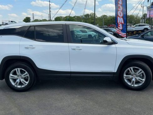 Used 2024 GMC Terrain SLE FWD image 8