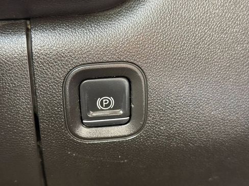Used 2019 Chevrolet Silverado 1500 Custom Trail Boss w/ Custom Convenience Package AWD/4WD image 19