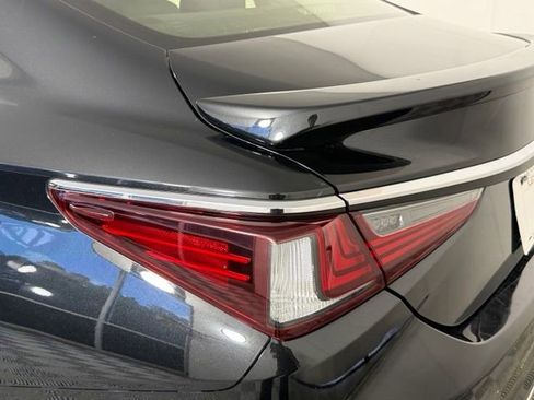 Used 2019 Lexus ES 300h w/ Premium Package FWD image 9