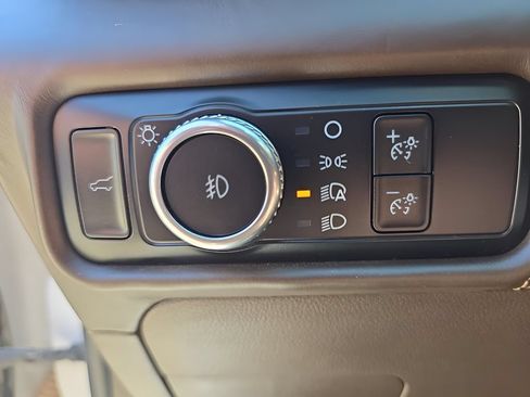 Used 2023 Ford Explorer King Ranch w/ Technology Package AWD/4WD image 14