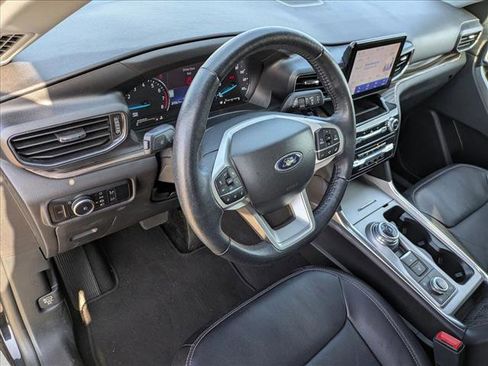 Used 2023 Ford Explorer Limited image 3