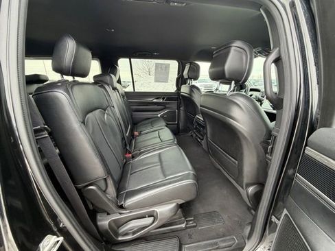 Used 2024 Jeep Wagoneer Series II w/ Flexible Seating Group AWD/4WD image 25