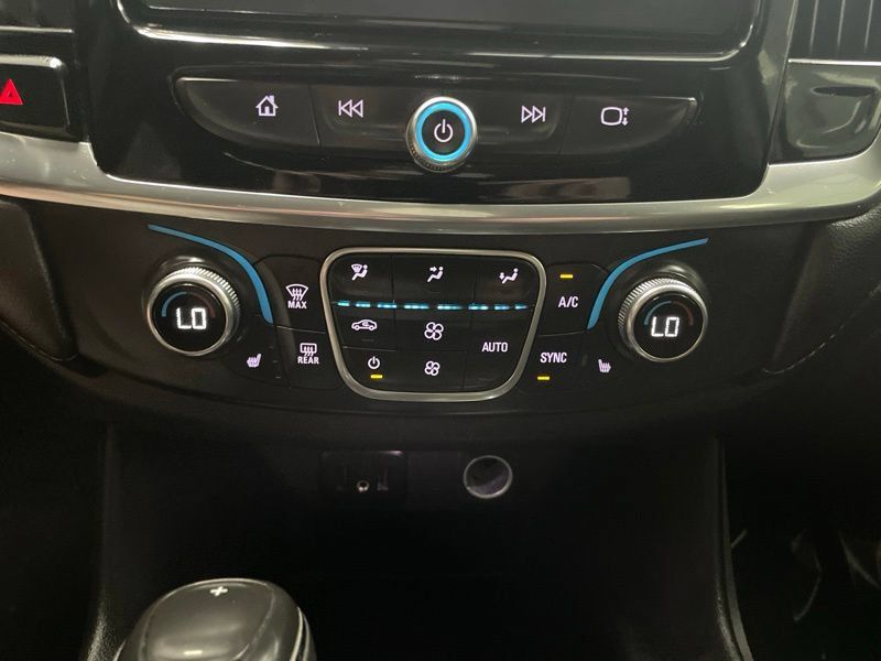 Used 2020 Chevrolet Traverse LT w/ Driver Confidence II Package AWD/4WD image 29