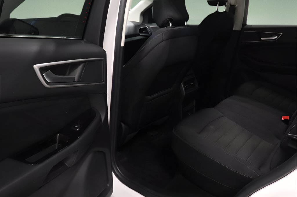 Used 2018 Ford Edge SEL w/ Equipment Group 201A AWD/4WD image 13